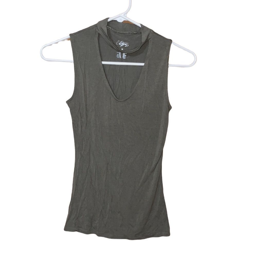 •CITY STREETS• strap neck key hole front army green tank top. Size XS